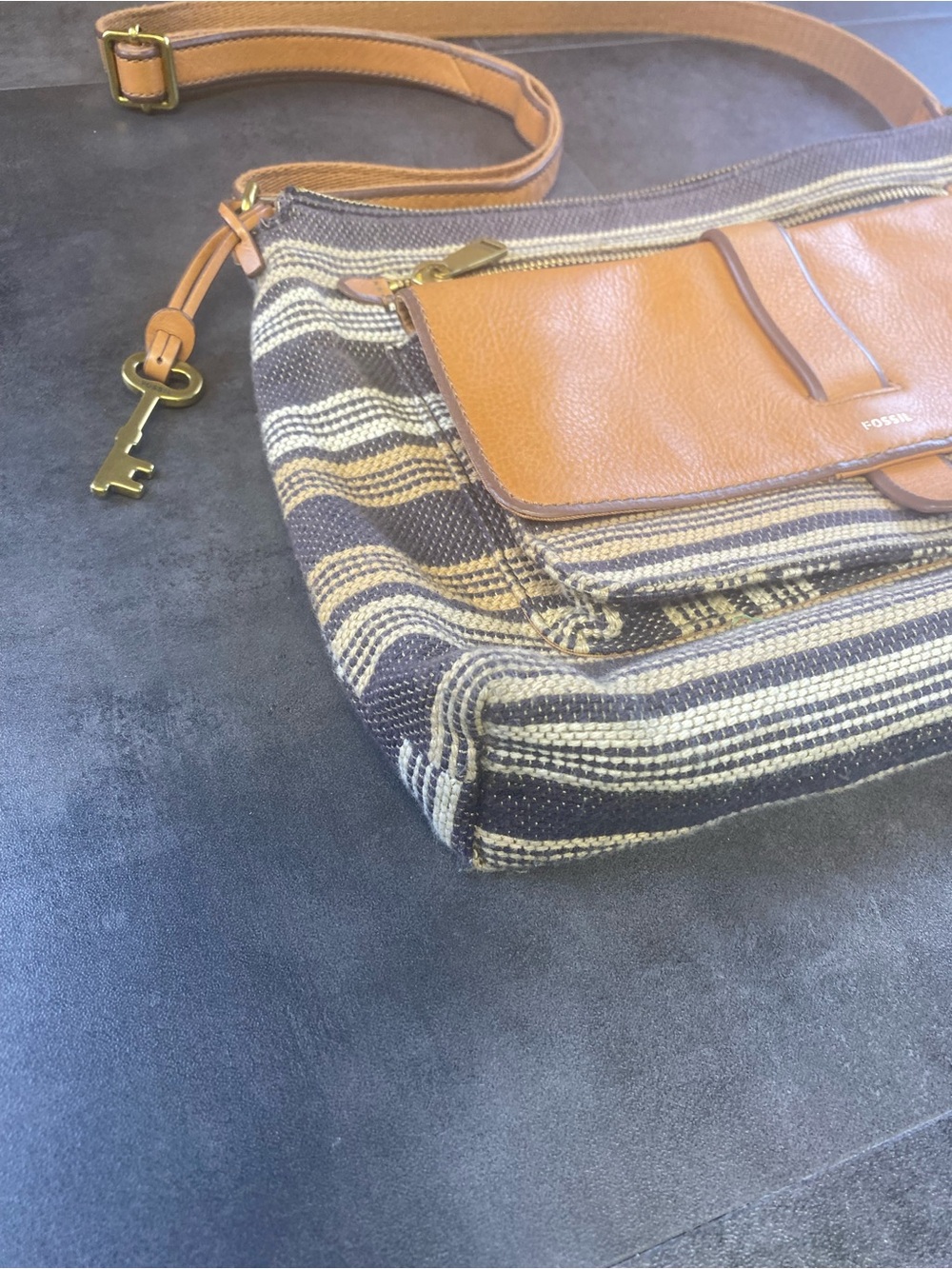 Fossil Kinley Bohemian Brown & BlueGrey Striped Canvas Crossbody Bag w/key charm - Picture 7 of 9